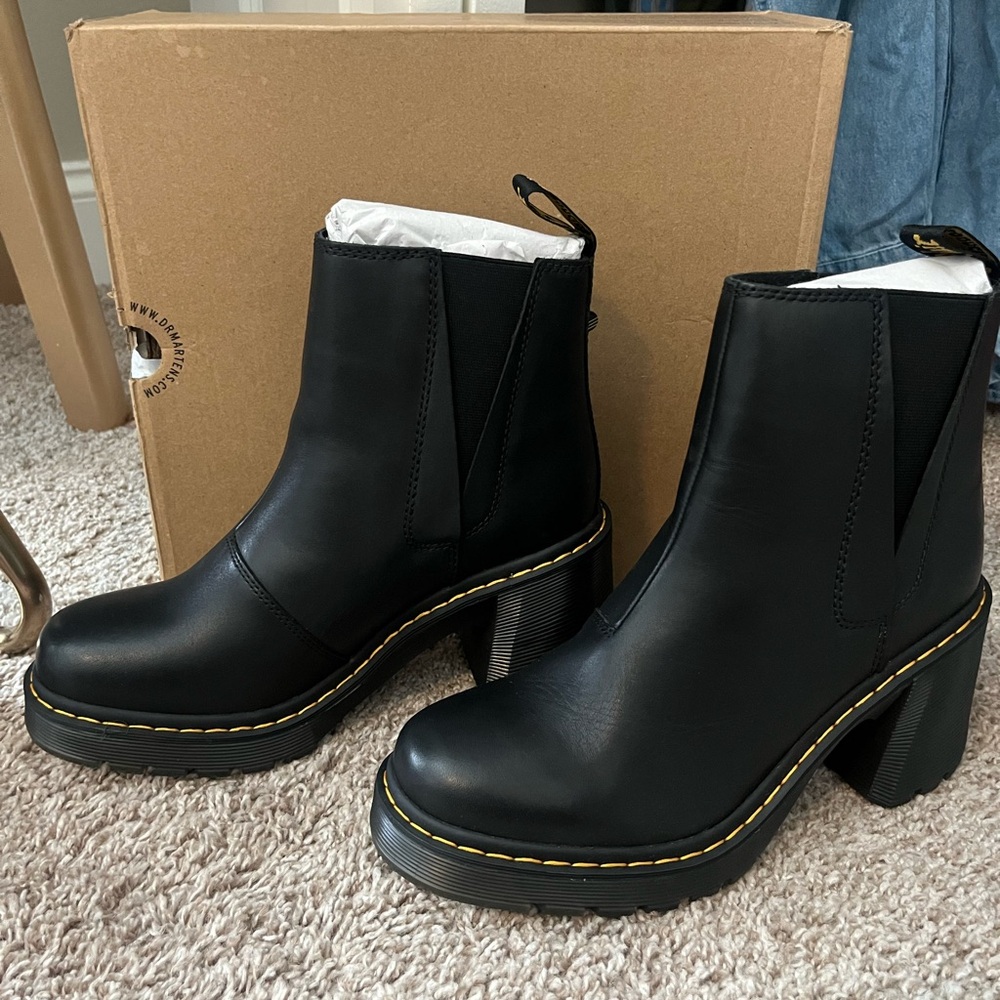 NWB Dr Marten Spencer Chelsea Boots in black size 10.